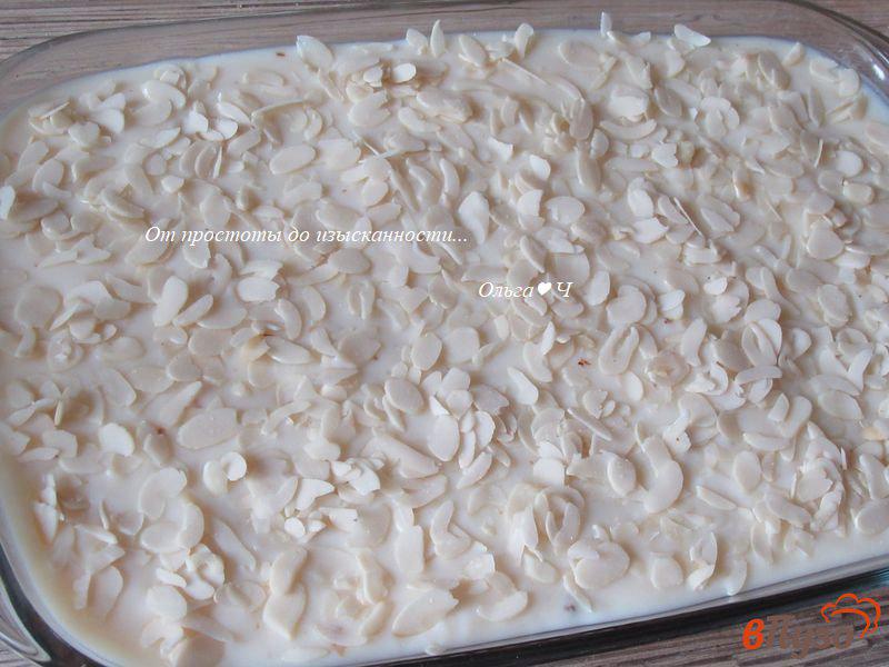 Фото приготовление рецепта: Цельнозерновой молочный пирог с арахисовыми лепестками шаг №8