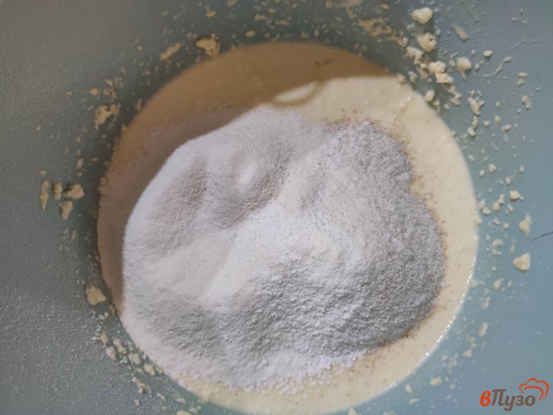 Фото приготовление рецепта: Пирог на сметане с шампиньонами шаг №6