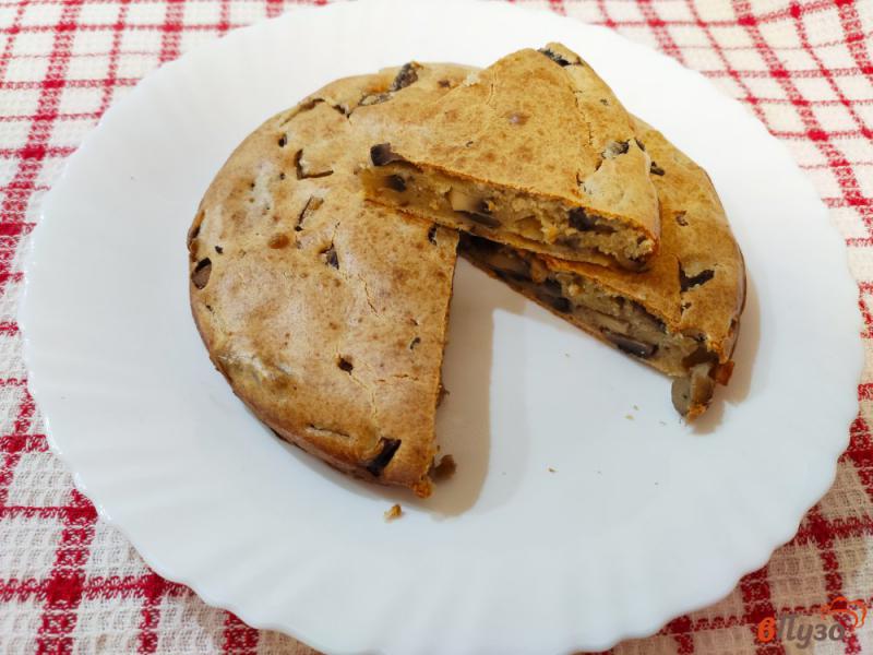 Фото приготовление рецепта: Пирог на сметане с шампиньонами шаг №11