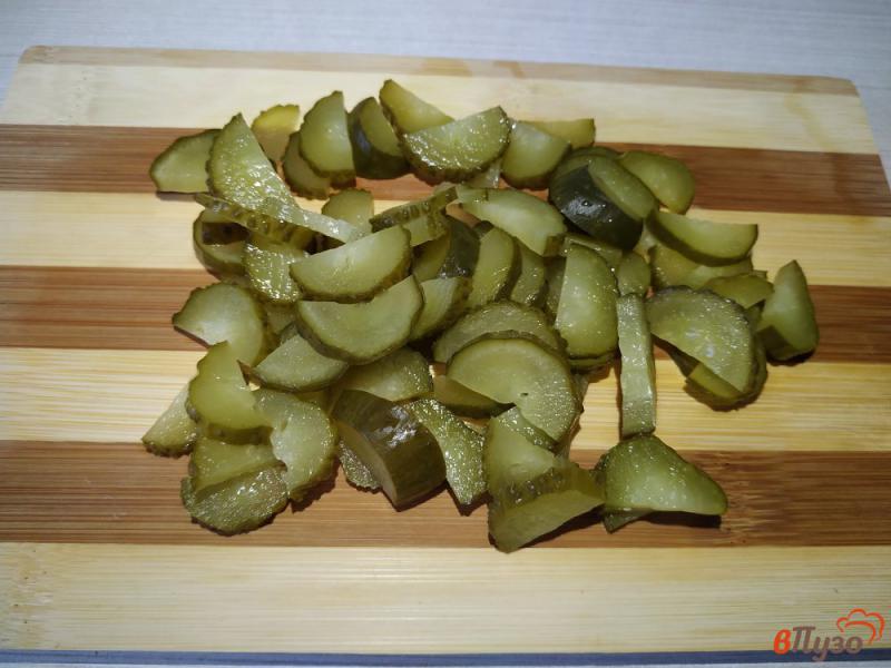 Фото приготовление рецепта: Салат из маринованных грибов шаг №4