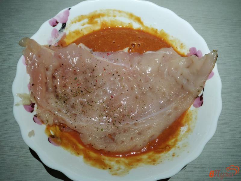 Фото приготовление рецепта: Отбивные из куриного филе в яично-томатном кляре шаг №5