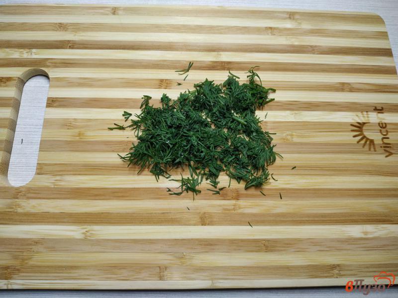 Фото приготовление рецепта: Салат из пекинской капусты огурцов и мягкого сыра шаг №5