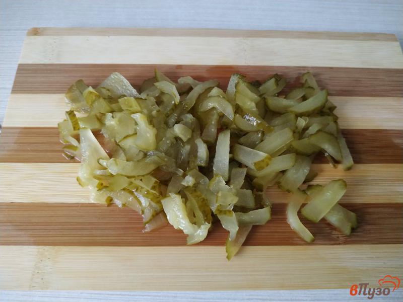 Фото приготовление рецепта: Слоёный салат со слабосоленым лососем шаг №2