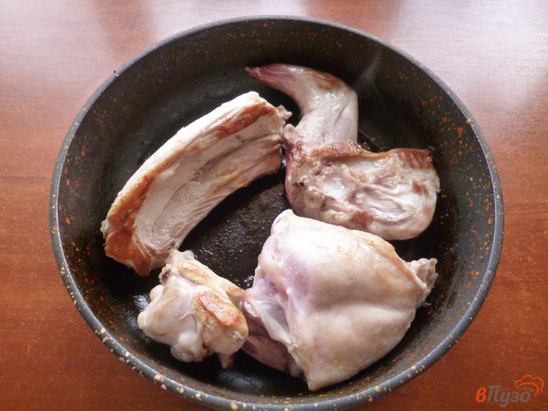 Фото приготовление рецепта: Кролик запеченный с томатами шаг №2