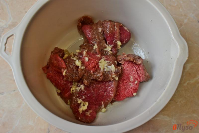 Фото приготовление рецепта: Отбивные из мяса дичи в кляре шаг №3
