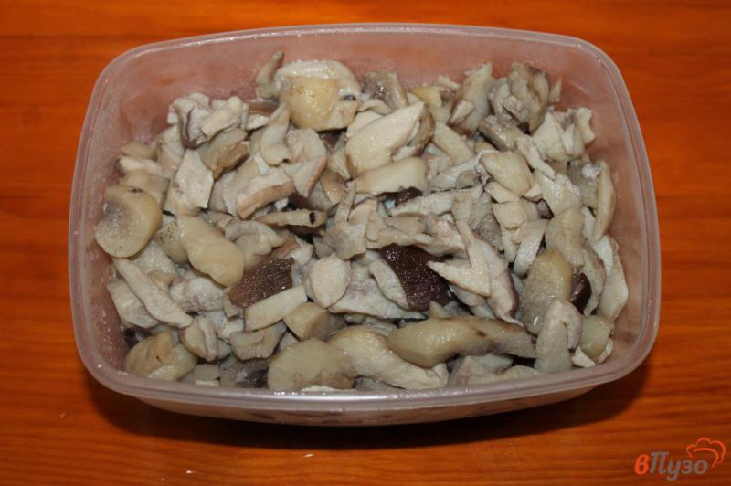 Фото приготовление рецепта: Жульен с мидиями и грибами шаг №1