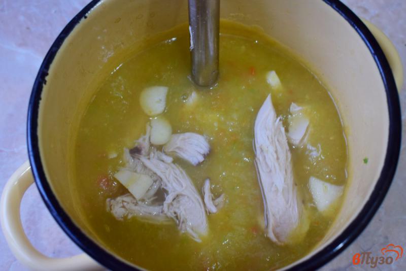 Фото приготовление рецепта: Суп-пюре с курицей и овощами шаг №3