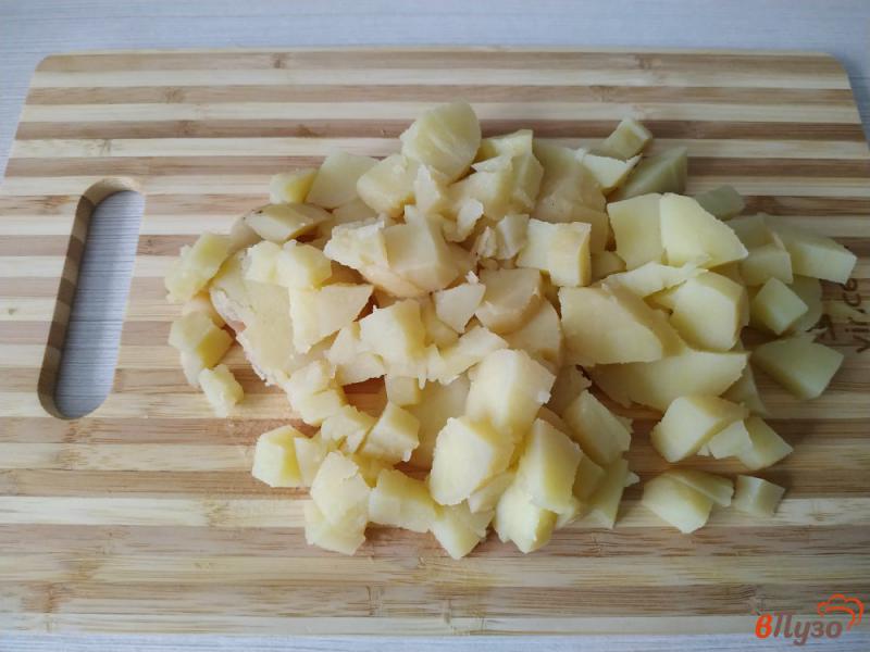 Фото приготовление рецепта: Винегрет с маринованной капустой и кабачками шаг №1