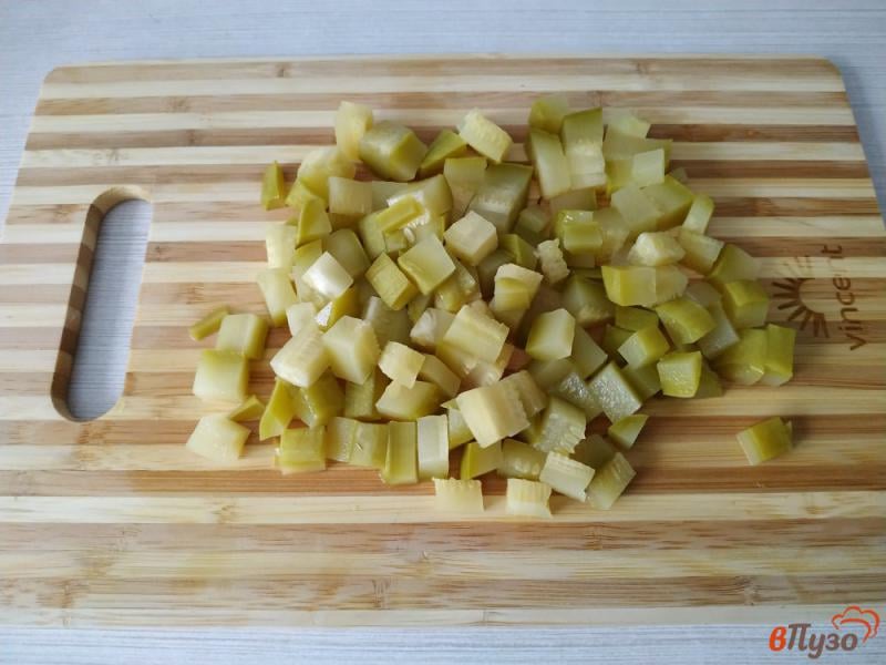Фото приготовление рецепта: Винегрет с маринованной капустой и кабачками шаг №4