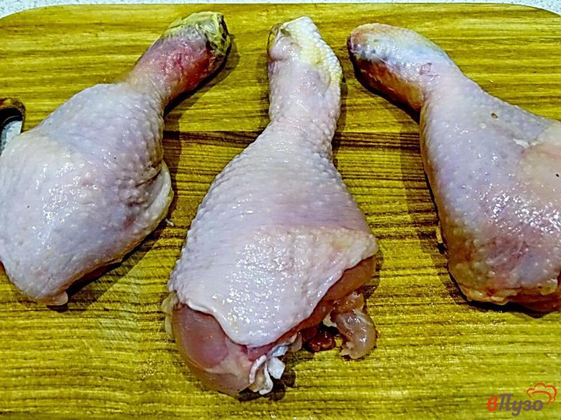 Фото приготовление рецепта: Куриные голени в сметанно-чесночном соусе шаг №1
