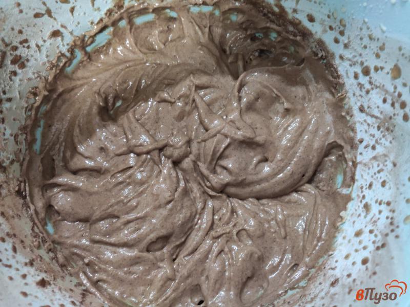 Фото приготовление рецепта: Шоколадные оладьи на кефире шаг №4