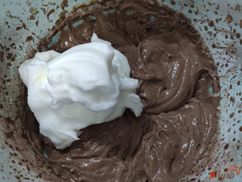 Фото приготовление рецепта: Шоколадные оладьи на кефире шаг №5