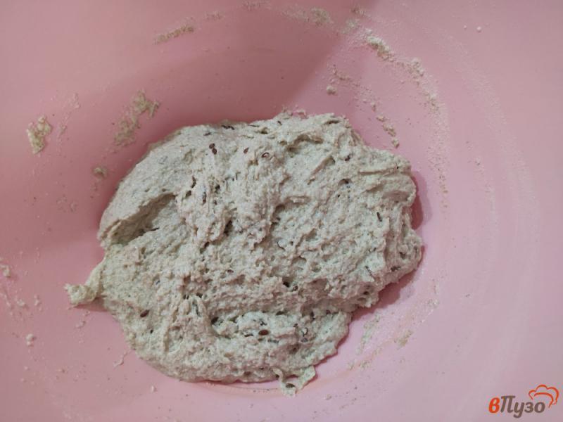 Фото приготовление рецепта: Хлеб на кефире и соде с цельнозерновой мукой и семенами льна шаг №3