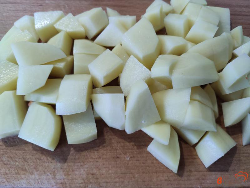Фото приготовление рецепта: Сырный суп с цветной капустой шаг №1