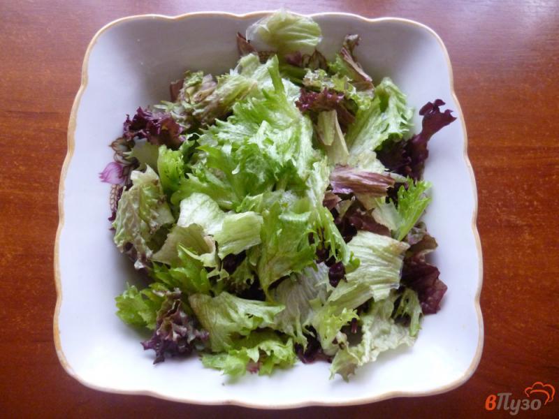Фото приготовление рецепта: Салат с утиной грудкой и грушей шаг №4