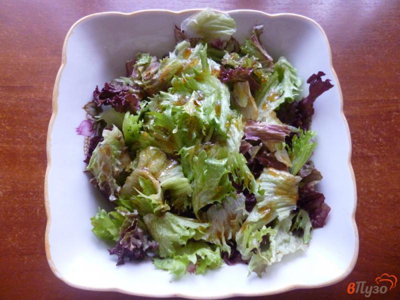 Фото приготовление рецепта: Салат с утиной грудкой и грушей шаг №6