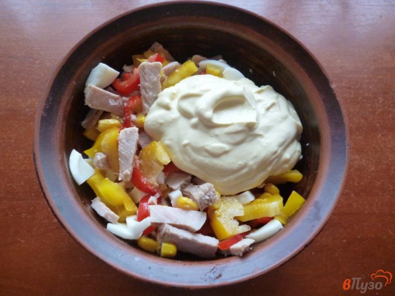 Фото приготовление рецепта: Салат из болгарского перца и отварной свинины шаг №6