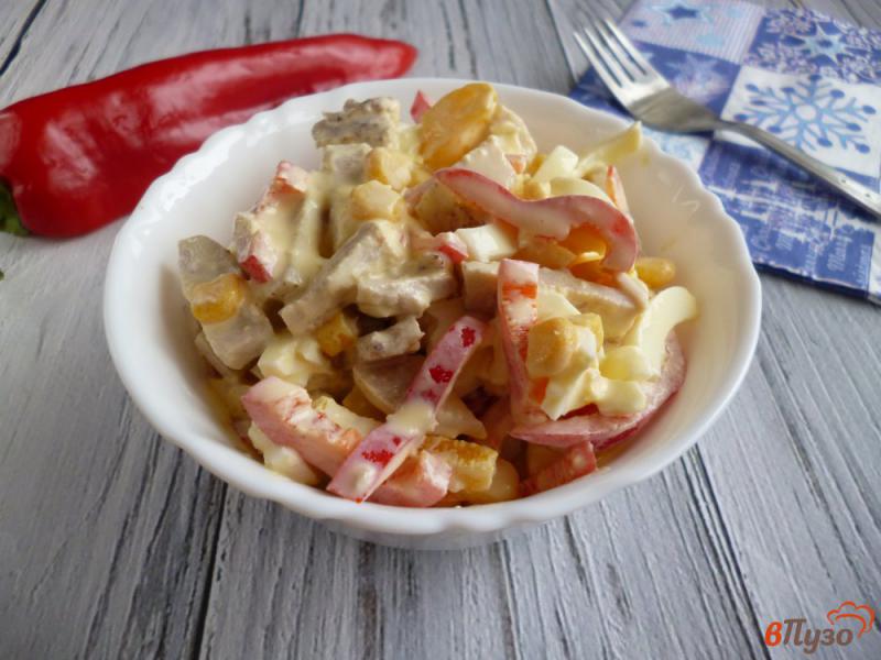 Фото приготовление рецепта: Салат из болгарского перца и отварной свинины шаг №7
