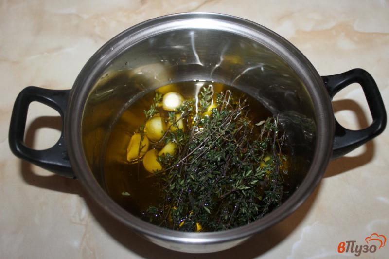 Фото приготовление рецепта: Ароматизированное оливковое масло шаг №3
