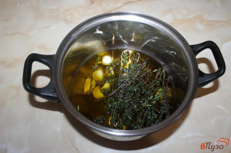 Фото приготовление рецепта: Ароматизированное оливковое масло шаг №4