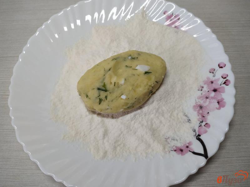 Фото приготовление рецепта: Ленивые картофельные зразы с яйцом и зеленью шаг №8