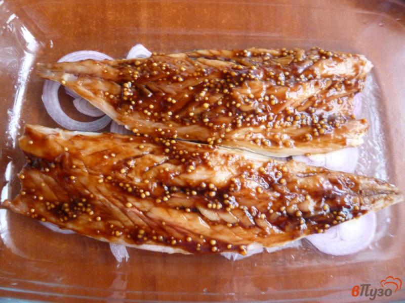 Фото приготовление рецепта: Скумбрия запеченная в соевом соусе Терияки шаг №4