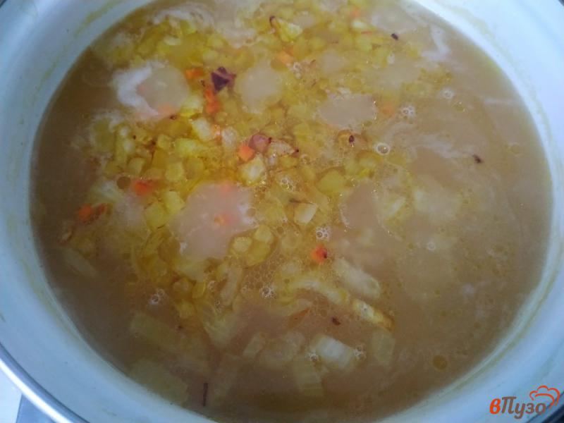 Фото приготовление рецепта: Гороховый суп с грудинкой и гренками шаг №8