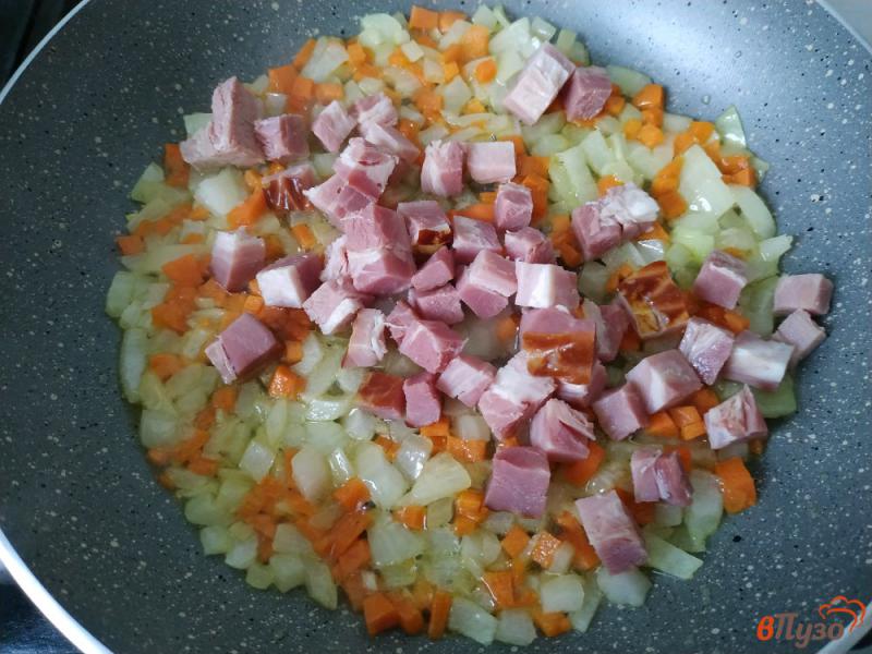 Фото приготовление рецепта: Гороховый суп с грудинкой и гренками шаг №7