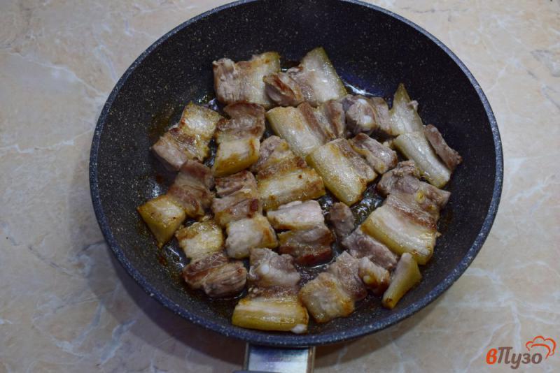 Фото приготовление рецепта: Жареная картошка с грибами и свининой шаг №1