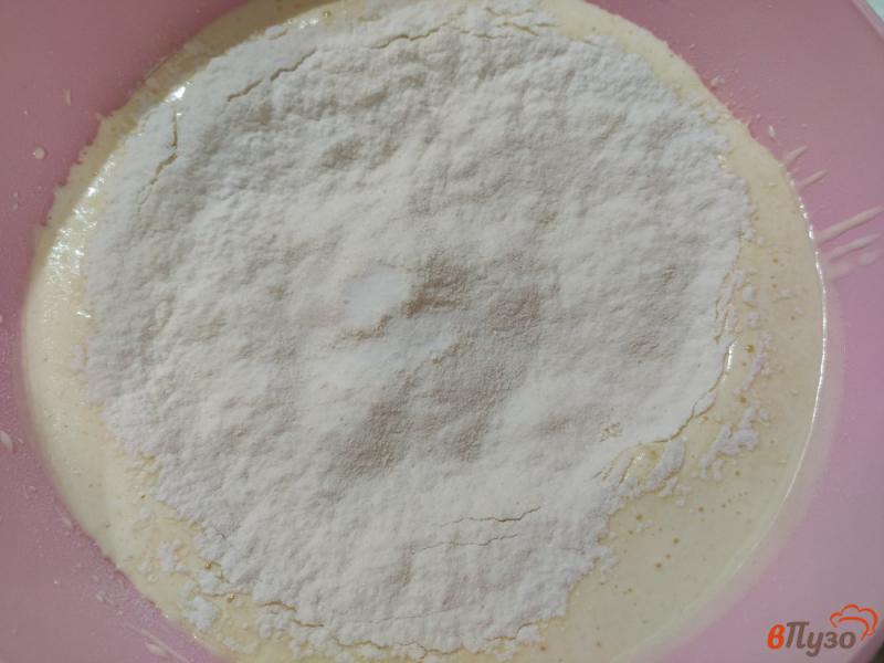 Фото приготовление рецепта: Торт с коржами двух цветов и кремом Пломбир шаг №3