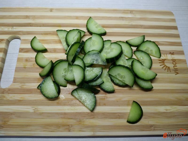 Фото приготовление рецепта: Салат из молодой капусты и майонезом шаг №2