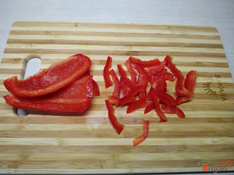 Фото приготовление рецепта: Салат из молодой капусты и майонезом шаг №4