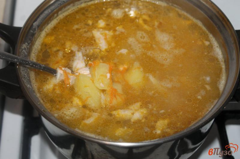 Фото приготовление рецепта: Рыбный суп со сливками шаг №4