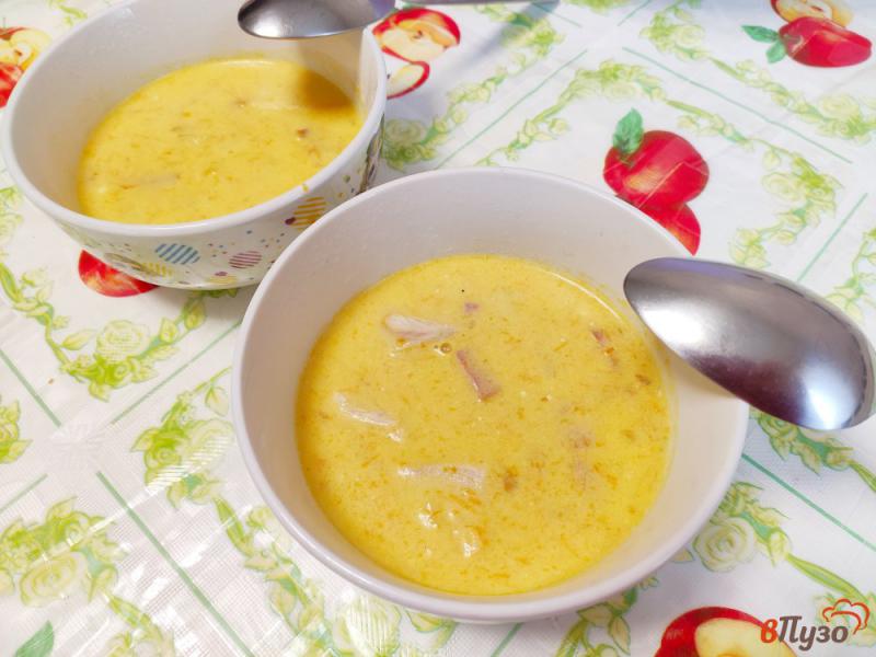Фото приготовление рецепта: Сырный суп с курицей и сардельками шаг №10