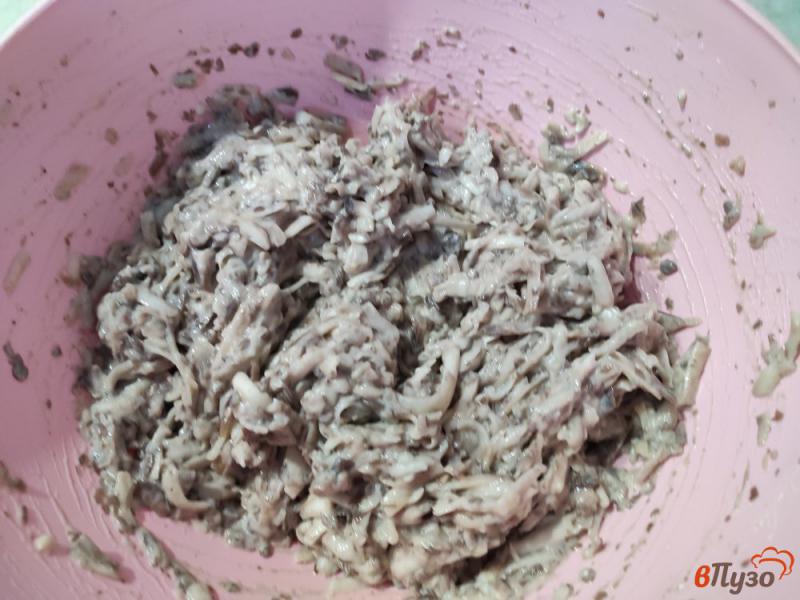 Фото приготовление рецепта: Картофельная запеканка с грибами и сыром шаг №3