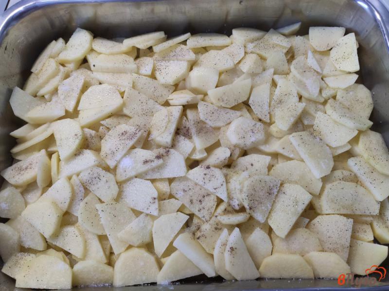 Фото приготовление рецепта: Картофельная запеканка с грибами и сыром шаг №7