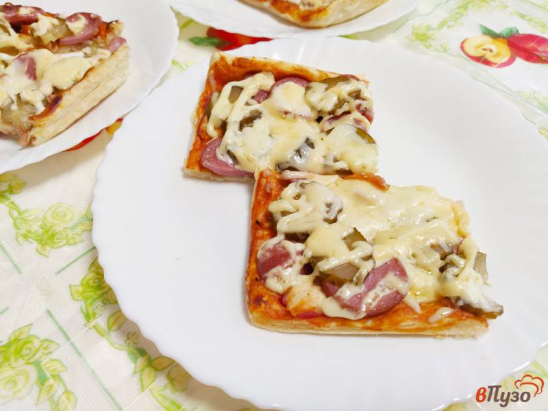 Фото приготовление рецепта: Пицца с сардельками и куриным филе шаг №15