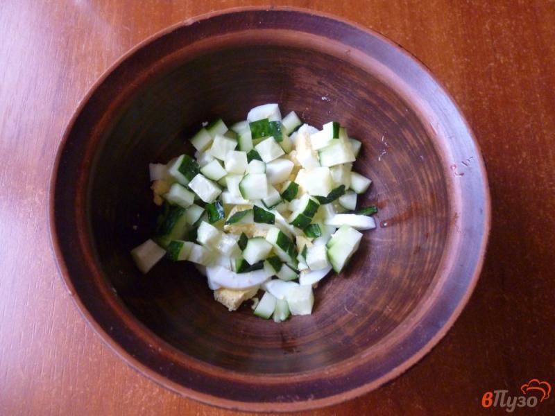 Фото приготовление рецепта: Салат из жареных шампиньонов шаг №5