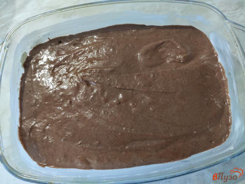Фото приготовление рецепта: Шоколадный пирог с вишней шаг №5