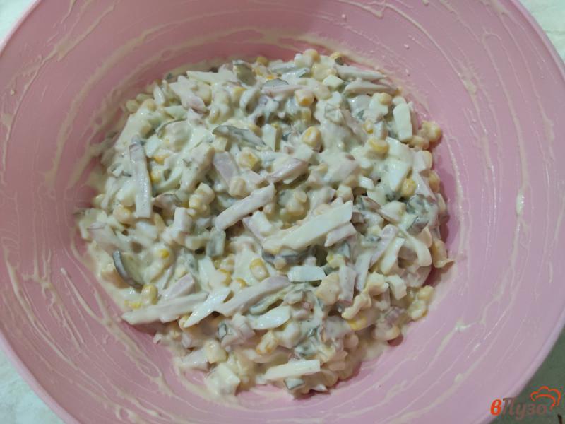 Фото приготовление рецепта: Салат с курицей и сухариками шаг №6