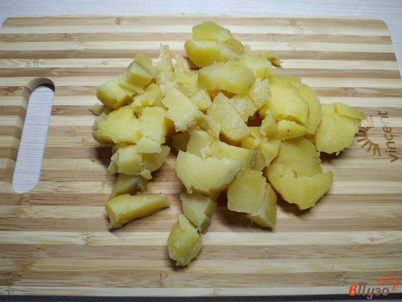 Фото приготовление рецепта: Оливье без горошка с консервироваными кабачками шаг №1