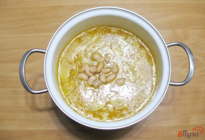 Фото приготовление рецепта: Гороховый суп с фасолью шаг №4