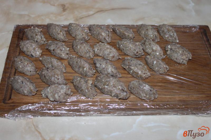 Фото приготовление рецепта: Грибные фрикадельки с курицей в сливочном соусе шаг №2