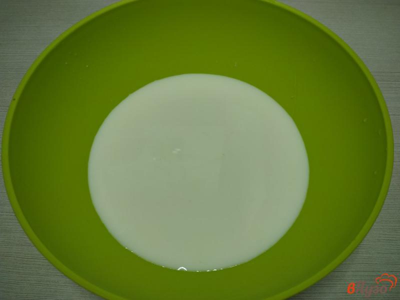 Фото приготовление рецепта: Закусочные блины с плавленым сыром Янтарь шаг №1