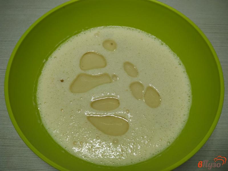 Фото приготовление рецепта: Закусочные блины с плавленым сыром Янтарь шаг №3