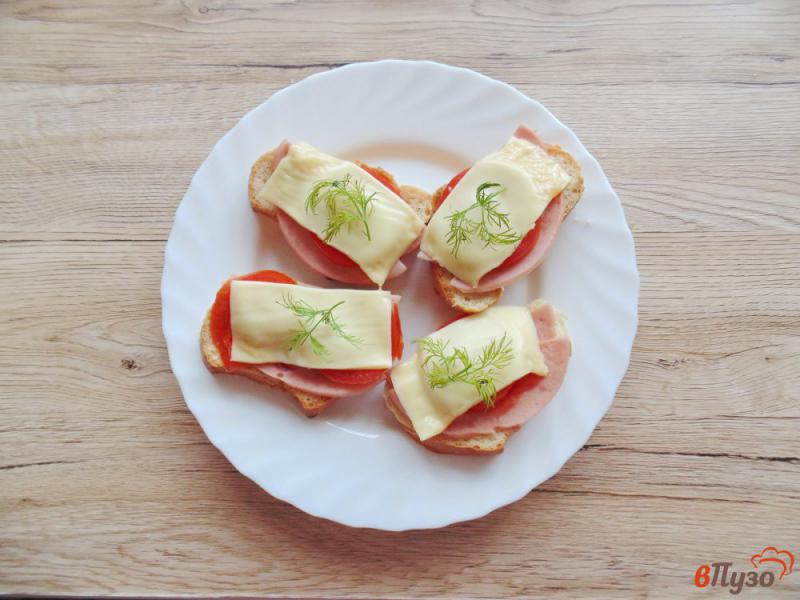 Фото приготовление рецепта: Горячие бутерброды с ветчиной и сыром шаг №5
