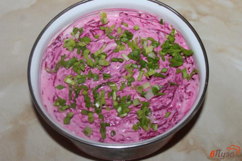 Фото приготовление рецепта: Салат « Грибы под овощной шубой » шаг №6