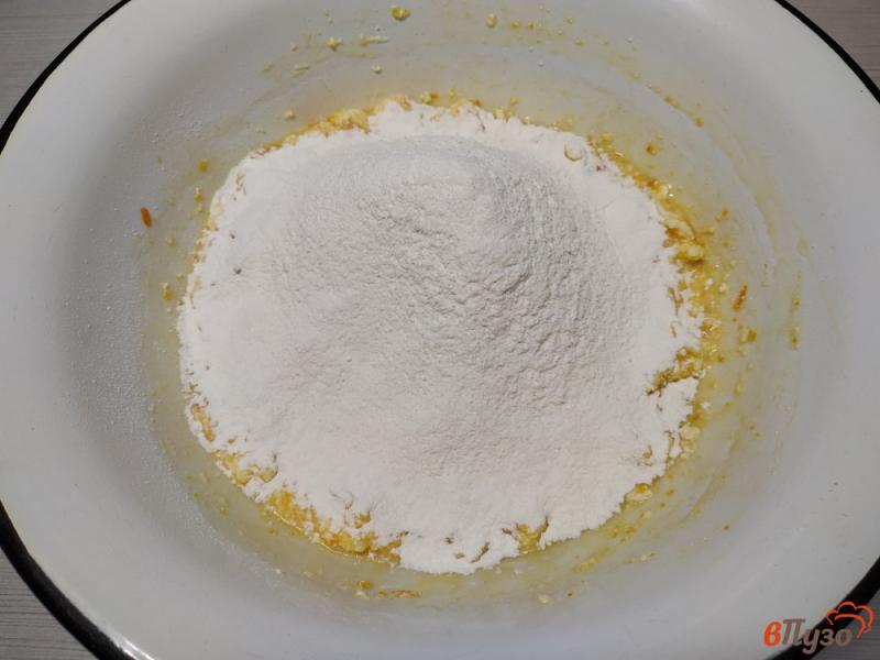 Фото приготовление рецепта: Песочное печенье с цедрой апельсина шаг №5