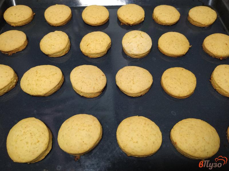 Фото приготовление рецепта: Песочное печенье с цедрой апельсина шаг №8