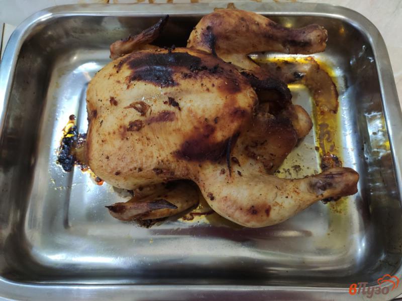 Фото приготовление рецепта: Курица запёченная с апельсином и сливочным маслом шаг №7
